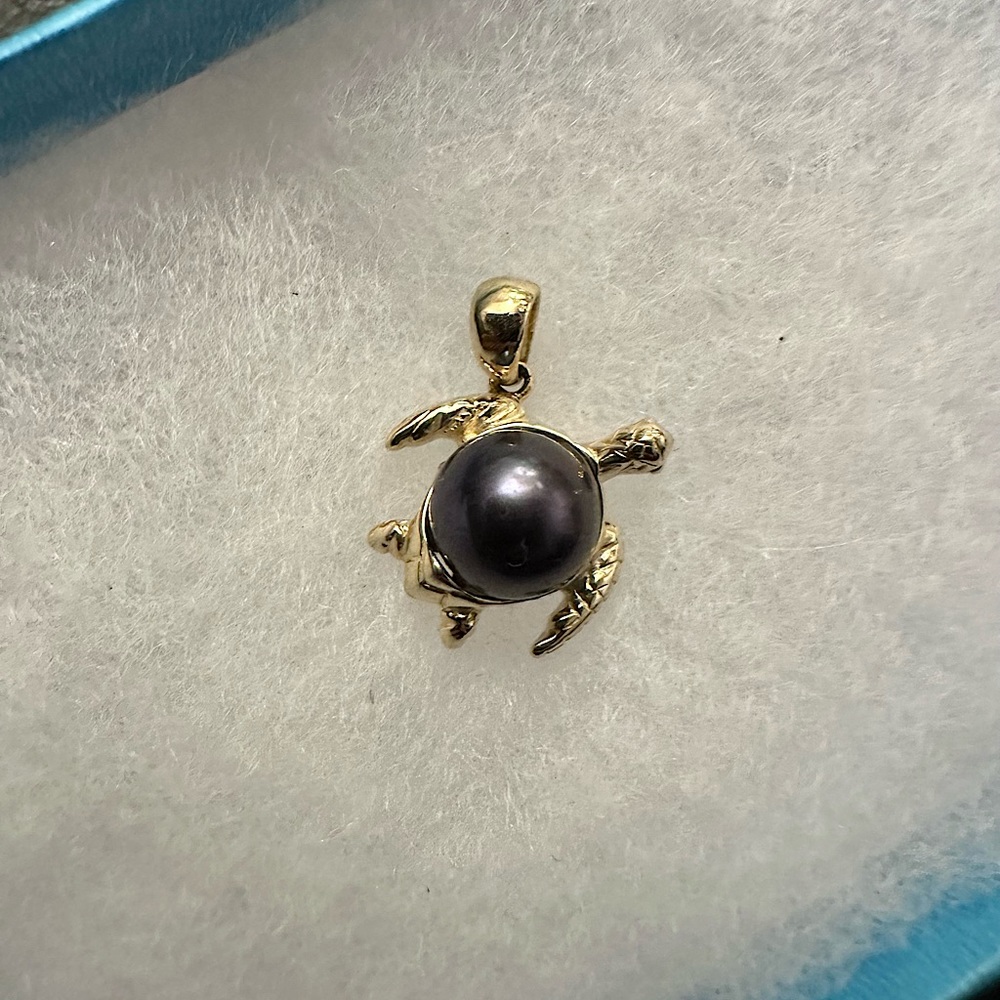 14k Yellow Gold Sea Turtle & Black Pearl Pendant